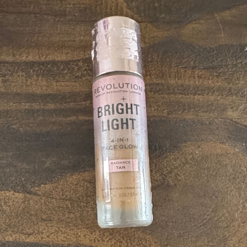 Revolution Bright Light Face Glow - Radiance Tan